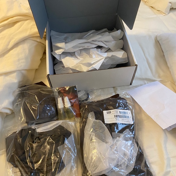 %.  NWT - ALO Airlift Winter Warm Hooded Runner - M Espresso - Picture 3 of 4